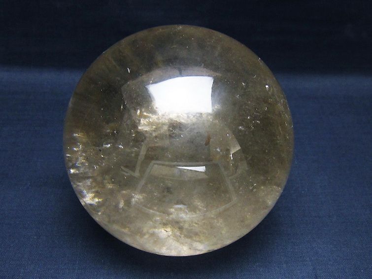 1.2Kg ライトニング水晶 丸玉 93mm [t62-16630] 1枚目