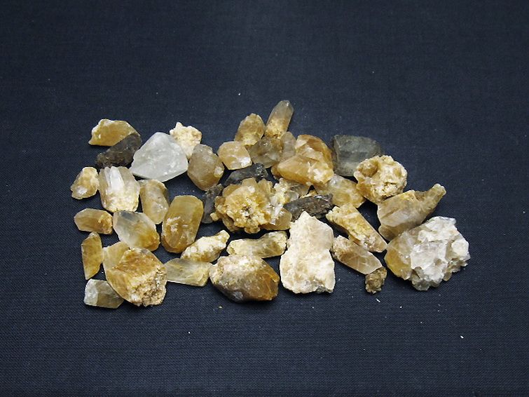 ルチル入り 水晶 原石 [t626-1541] 1枚目