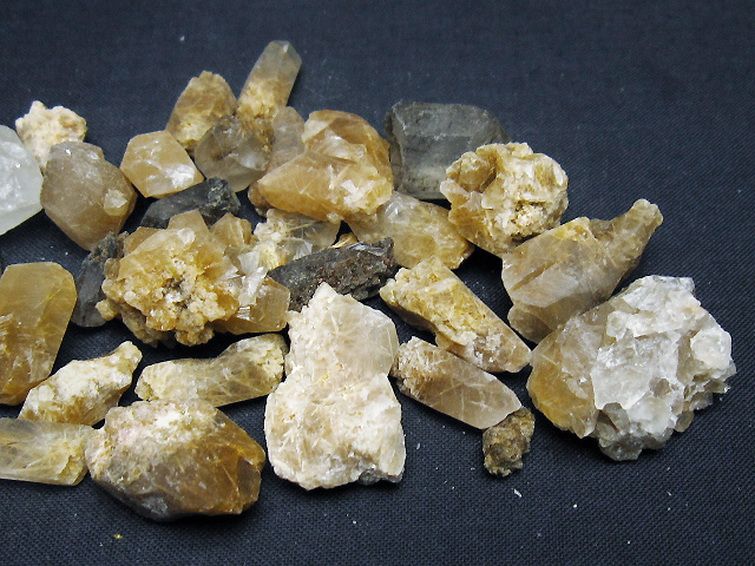 ルチル入り 水晶 原石 [t626-1541] 2枚目