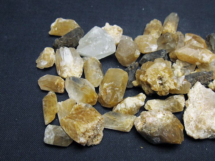 ルチル入り 水晶 原石 [t626-1541] 3枚目