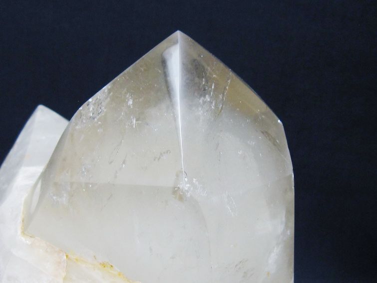 1.8Kg ファーデンクリスタル 水晶 六角柱 [t627-7058] 3枚目