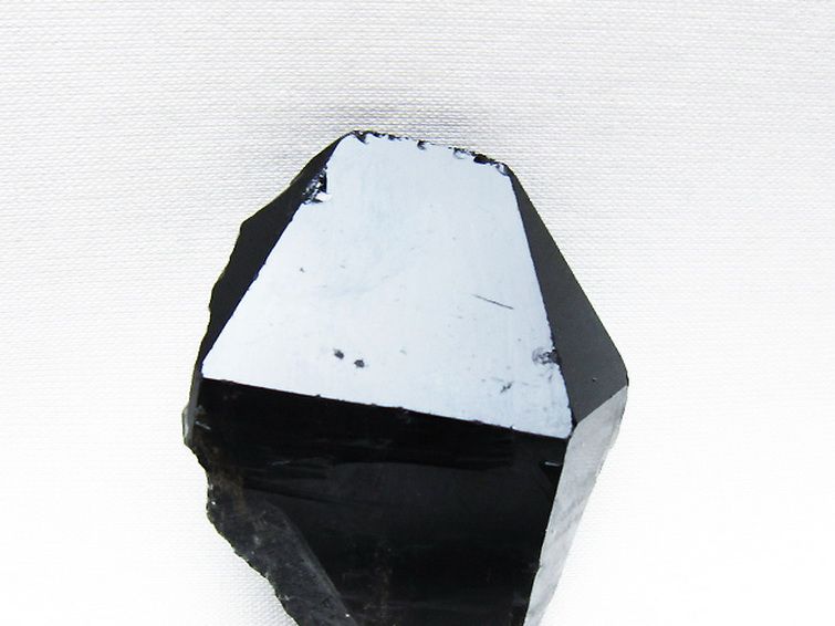黒水晶　モリオン　原石　605g 高品質]ブラジル産モリオン原石/天然黒水晶（手のひらサイズ339g