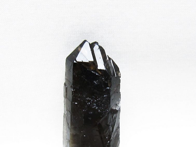 モリオン　黒水晶　原石 ブラジル産 モリオン 純天然 黒水晶 原石[t633-2124]