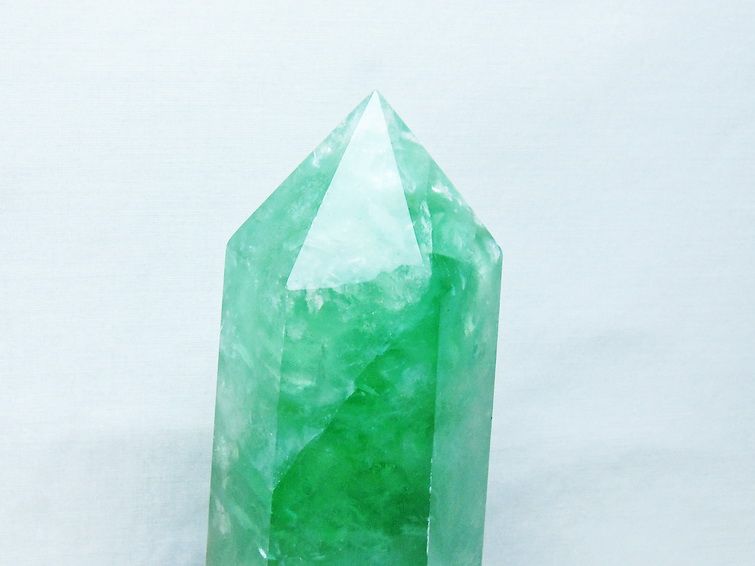 1.3Kg フローライト 六角柱[T634-5460] 2枚目