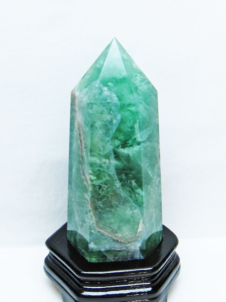 1.6Kg フローライト 六角柱[T634-5489] 1枚目