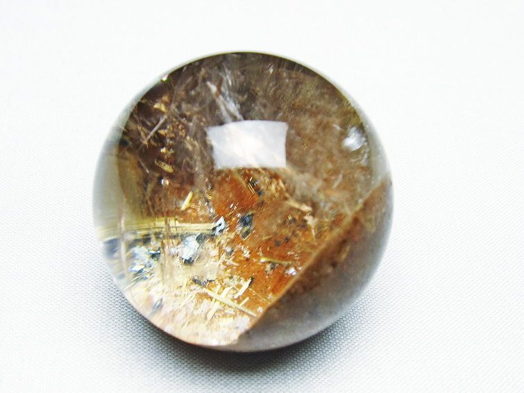 ゴールドタイチンルチル入り 水晶 丸玉 42mm [t637-4676] 1枚目