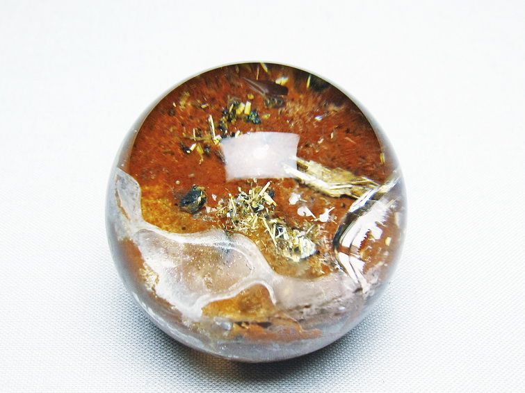 ゴールドタイチンルチル入り 水晶 丸玉 44mm [t637-4697] 1枚目