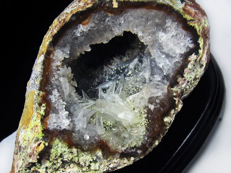 2.7Kg ブラジル産 アゲートドーム カルサイト共生[T640-1879] 3枚目