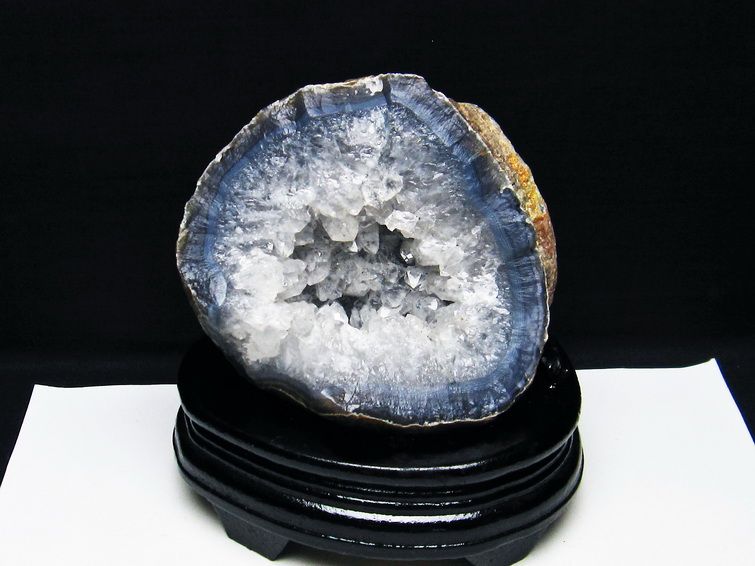 1.1Kg ウルグアイ産 アゲート水晶ドーム[T640-2052] 1枚目