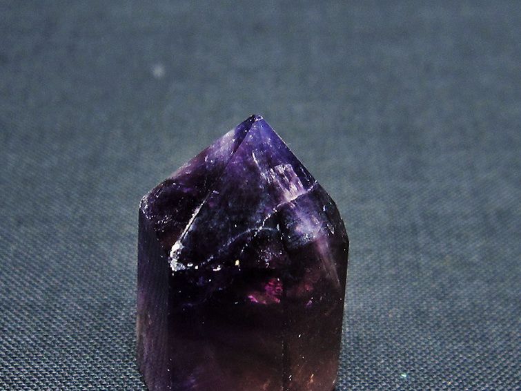 最終値下げ☆超美品☆天然石☆ドリームアメジスト☆六角柱☆台座付き アメジスト 六角柱 [t642-6030]