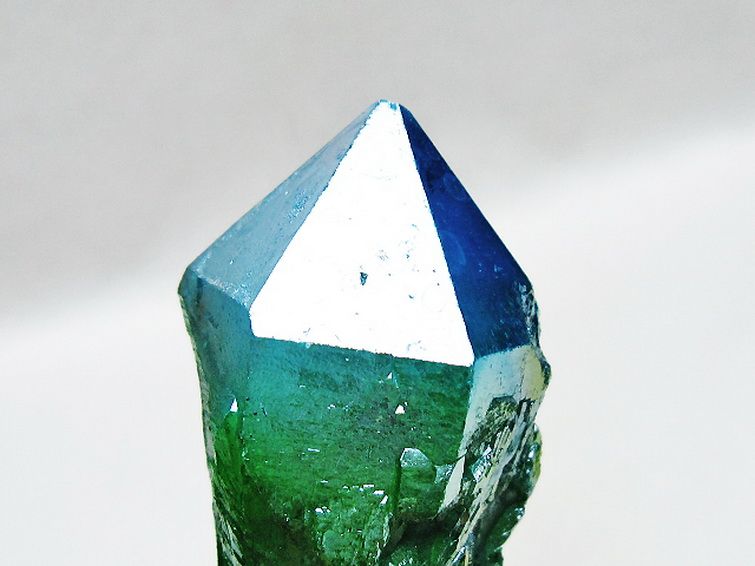 オーラ水晶 オーラクリスタル カテドラルライブラリー  原石 (グリーン)[T693-5277] 3枚目