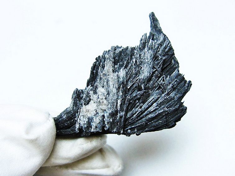 ブラック カイヤナイト 原石[T697-3868] 1枚目