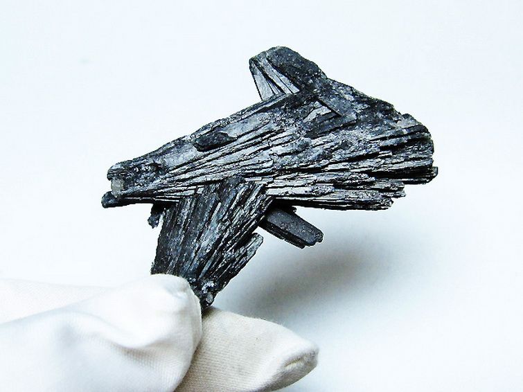 ブラック カイヤナイト 原石[T697-3882] 1枚目