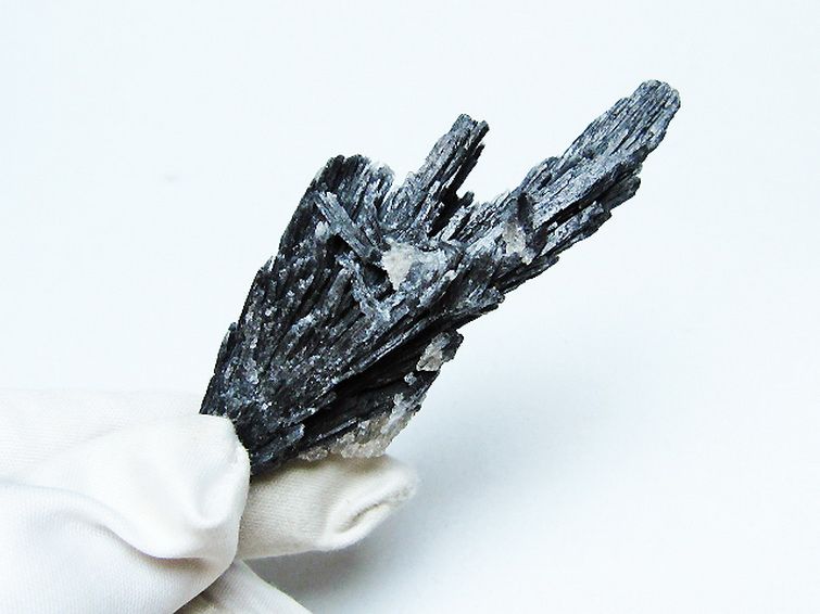 ブラック カイヤナイト 原石[T697-3905] 1枚目