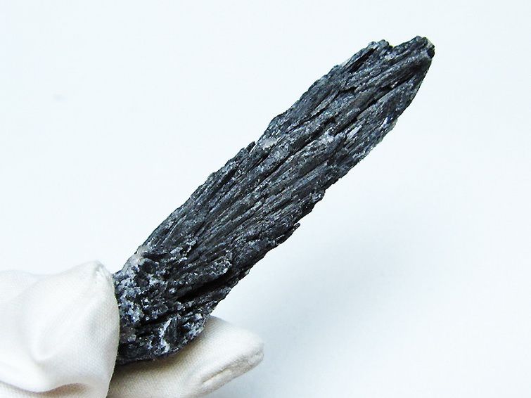 ブラック カイヤナイト 原石[T697-3919] 1枚目