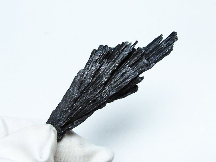 ブラック カイヤナイト 原石[T697-3924] 1枚目