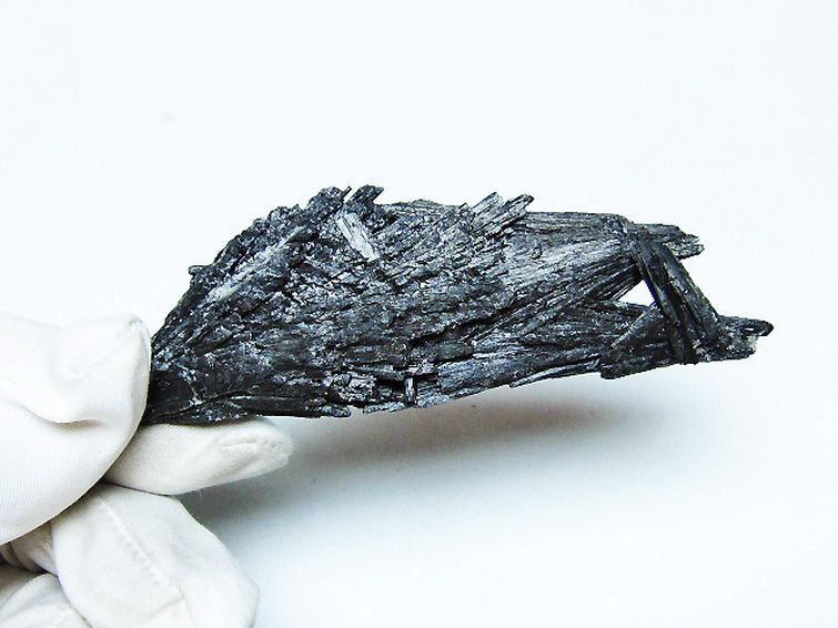 ブラック カイヤナイト 原石[T697-3955] 1枚目