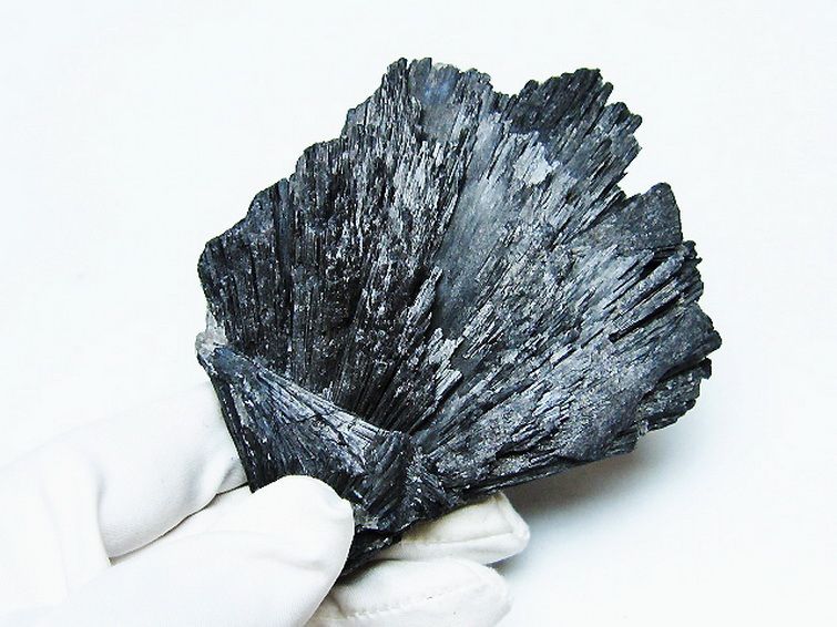 ブラック カイヤナイト 原石[T697-3962] 1枚目