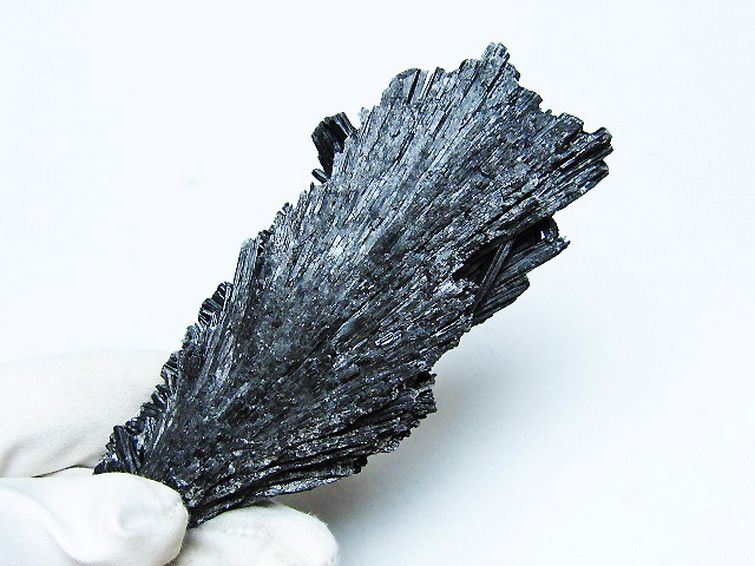 ブラック カイヤナイト 原石[T697-3970] 1枚目