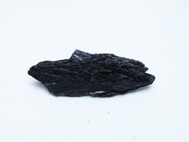 ブラック カイヤナイト 原石 [t697-4029] 1枚目