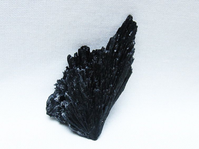 ブラック カイヤナイト 原石 [t697-4198] 3枚目