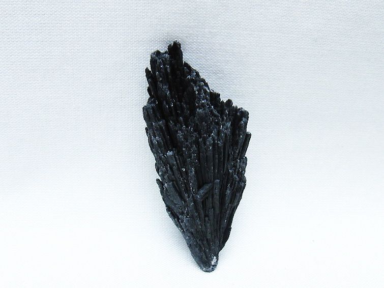 ブラック カイヤナイト 原石 [t697-4211] 1枚目