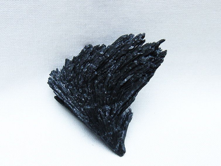 ブラック カイヤナイト 原石 [t697-4239] 3枚目