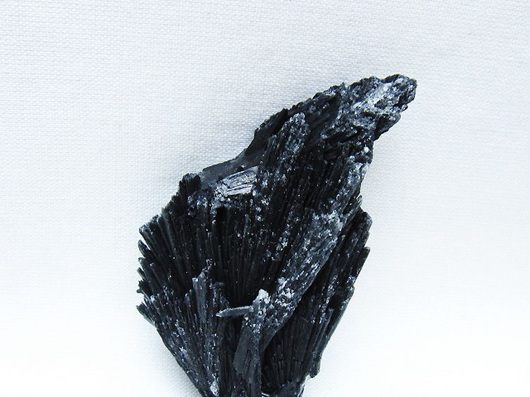 ブラック カイヤナイト 原石 [t697-4353] 2枚目