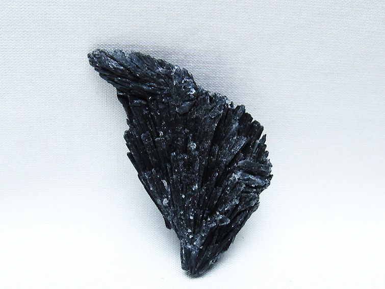 ブラック カイヤナイト 原石 [t697-4353] 3枚目