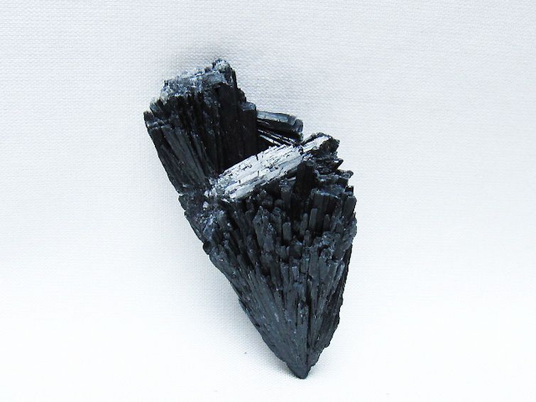 ブラック カイヤナイト 原石 [t697-4355] 1枚目