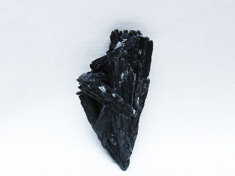 ブラック カイヤナイト 原石 [t697-4355] 3枚目