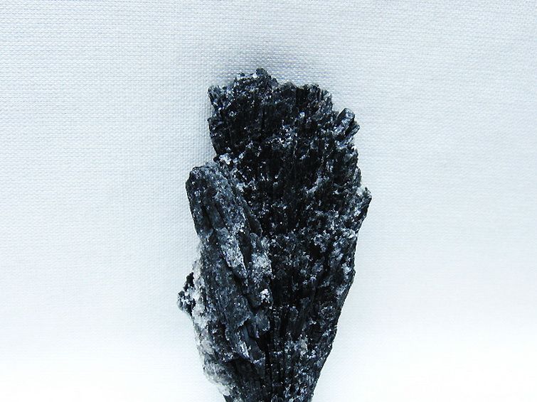 ブラック カイヤナイト 原石 [t697-4364] 2枚目