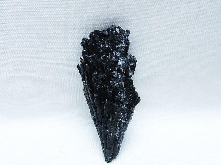 ブラック カイヤナイト 原石 [t697-4364] 3枚目