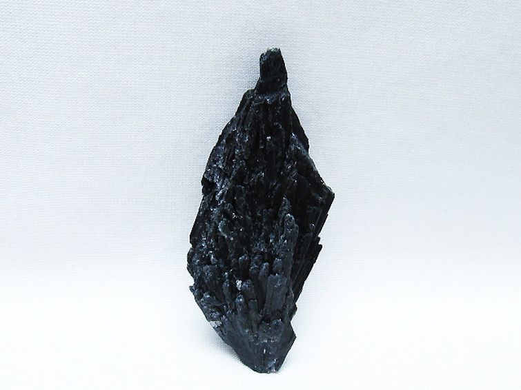 ブラック カイヤナイト 原石 [t697-4367] 1枚目