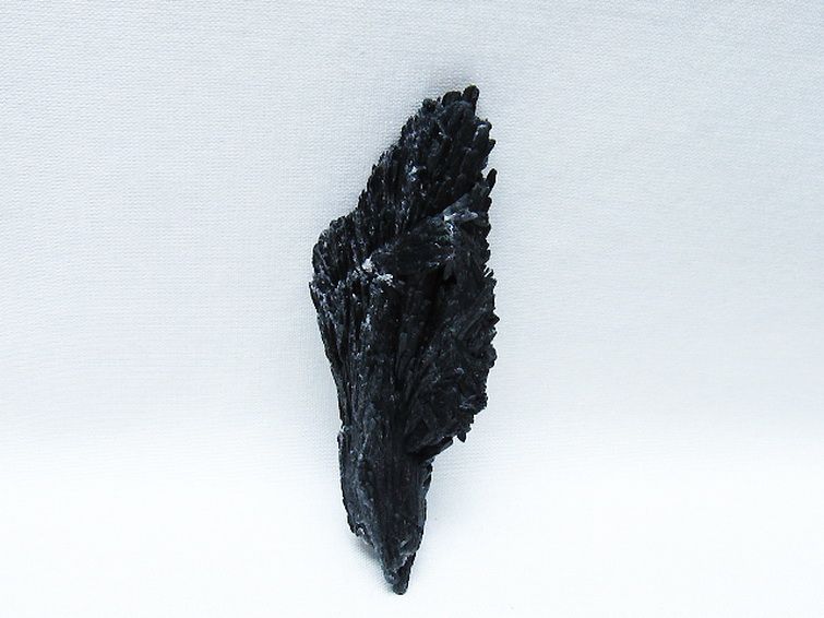 ブラック カイヤナイト 原石 [t697-4373] 1枚目