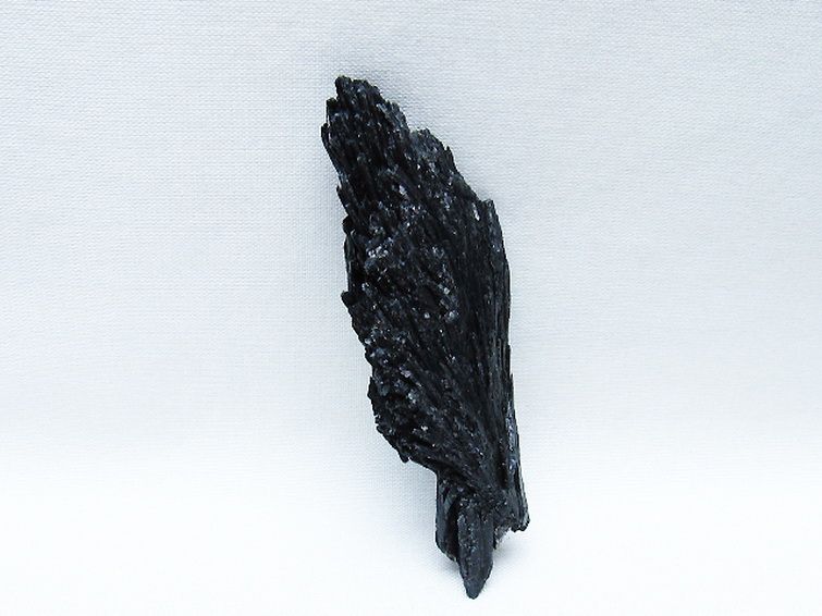 ブラック カイヤナイト 原石 [t697-4373] 3枚目