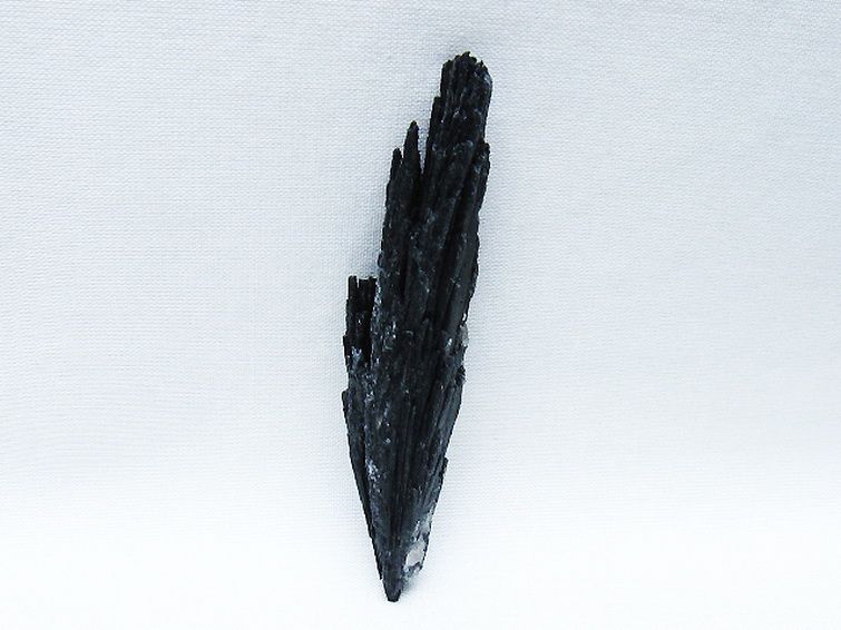 ブラック カイヤナイト 原石 [t697-4375] 1枚目