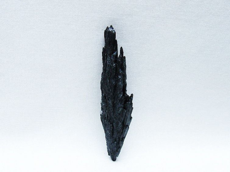 ブラック カイヤナイト 原石 [t697-4375] 3枚目