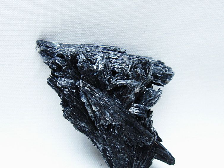 ブラック カイヤナイト 原石 [t697-4403] 2枚目