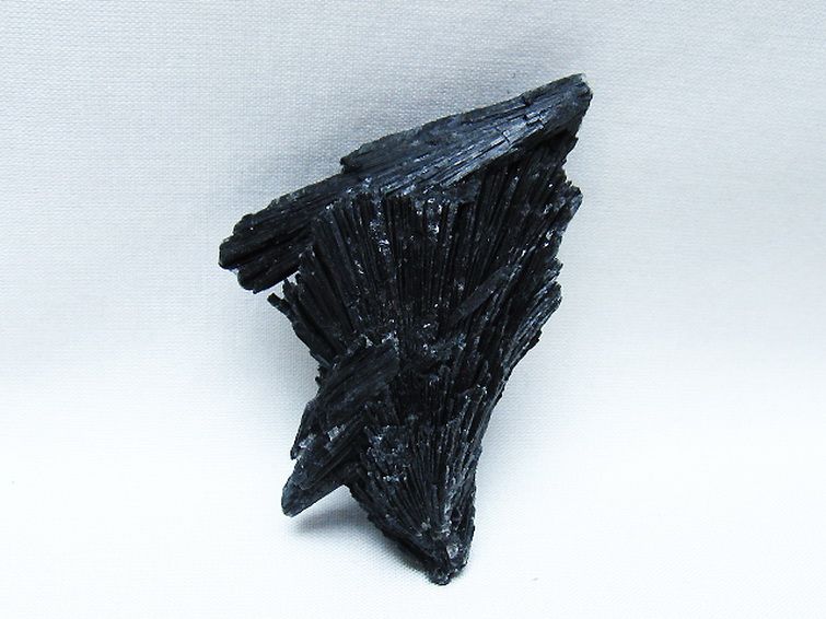 ブラック カイヤナイト 原石 [t697-4403] 3枚目