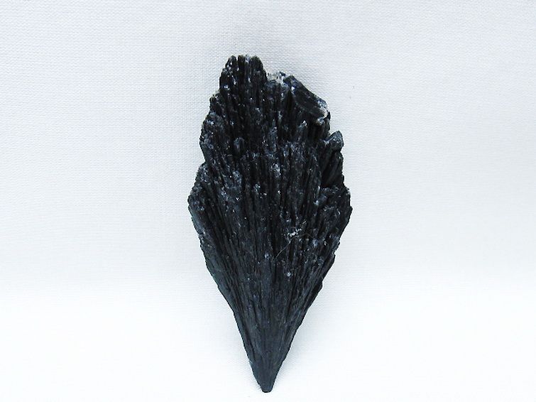 ブラック カイヤナイト 原石 [t697-4406] 1枚目