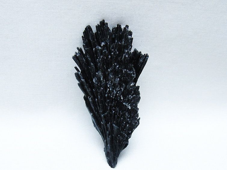 ブラック カイヤナイト 原石 [t697-4411] 3枚目