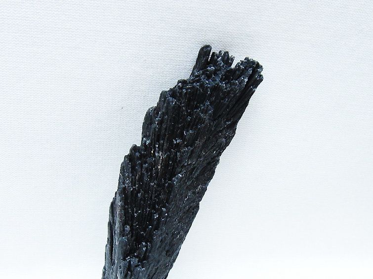 ブラック カイヤナイト 原石 [t697-4421] 2枚目