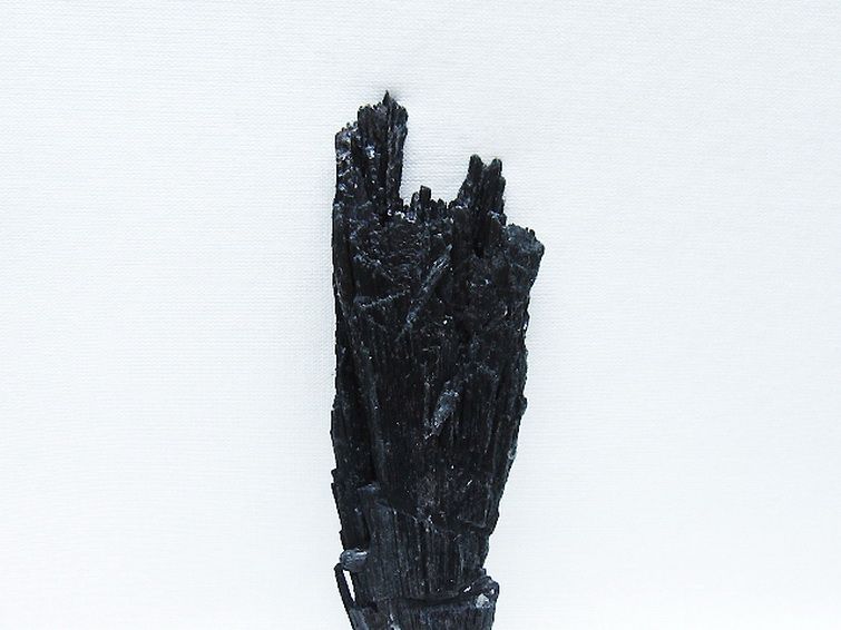 ブラック カイヤナイト 原石 [t697-4428] 2枚目