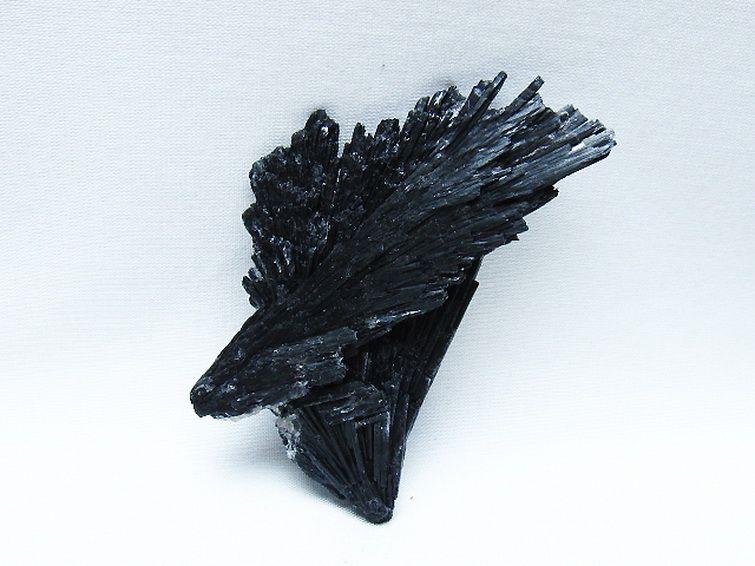 ブラック カイヤナイト 原石 [t697-4434] 1枚目