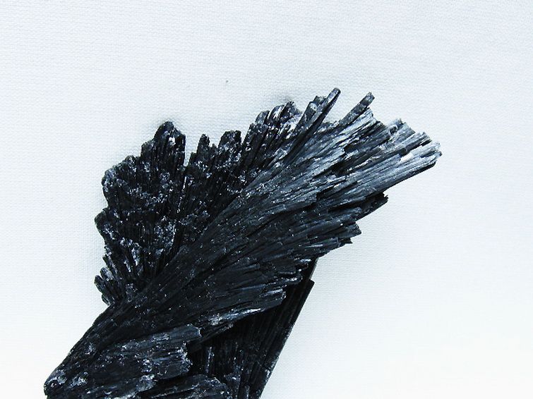 ブラック カイヤナイト 原石 [t697-4434] 2枚目