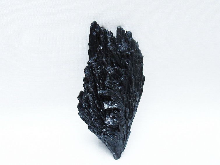 ブラック カイヤナイト 原石 [t697-4440] 1枚目