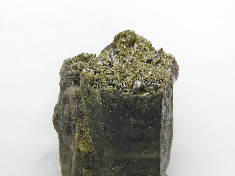 2.3Kg タイチンルチル入り ライトニング水晶 原石 [t704-1502] 2枚目