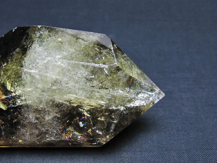 虹入り ライトニング水晶ガーデン水晶 六角柱 [t705-7598]