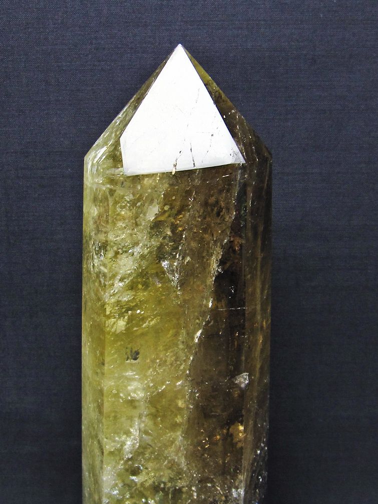 1.9Kg 虹入り シトリン水晶 六角柱[T719-5045] 2枚目